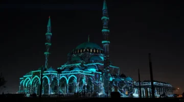 بمشاركة 13 موقعاً.. ختام فعاليات مهرجان أضواء الشارقة بعروض فنية استثنائية